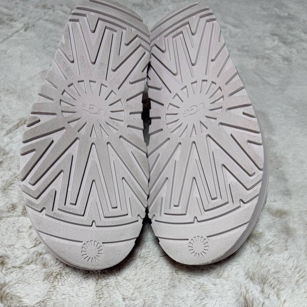 UGG Women’s GoldenGlow Sandals in Bay Fog 11 - Picture 12 of 15